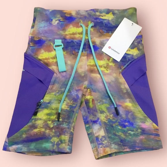 Lululemon Women Cargo SHR Hiking Shorts 8”